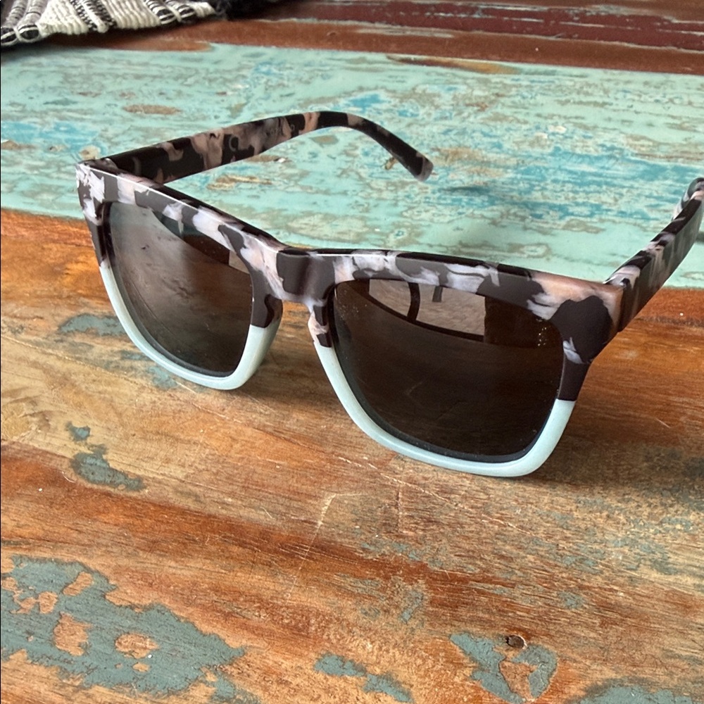 Patterned Black & Light Blue Women's Sunglasses